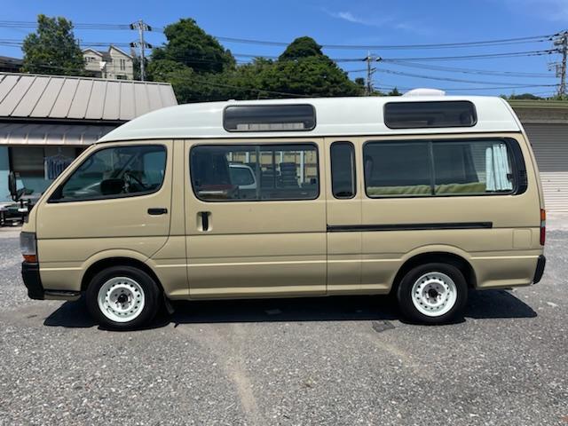 Hiace imported from us here in Japan, you're looking at the 2.8 liter Diesel straight four or the 3.0 liter Diesel straight four