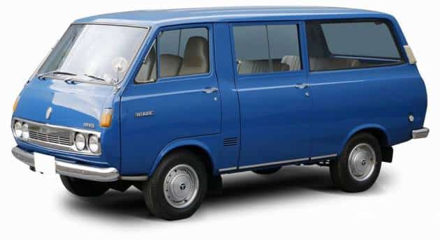 Hiace imported from us here in Japan, you're looking at the 2.8 liter Diesel straight four or the 3.0 liter Diesel straight four