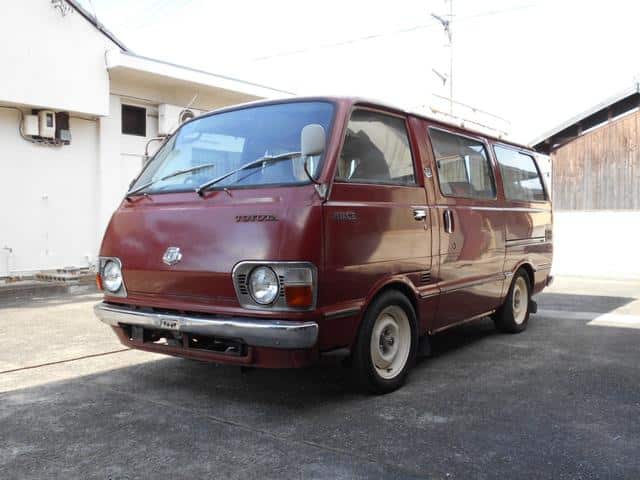 Hiace imported from us here in Japan, you're looking at the 2.8 liter Diesel straight four or the 3.0 liter Diesel straight four