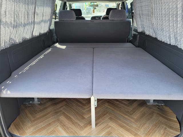 Hiace imported from us here in Japan, you're looking at the 2.8 liter Diesel straight four or the 3.0 liter Diesel straight four