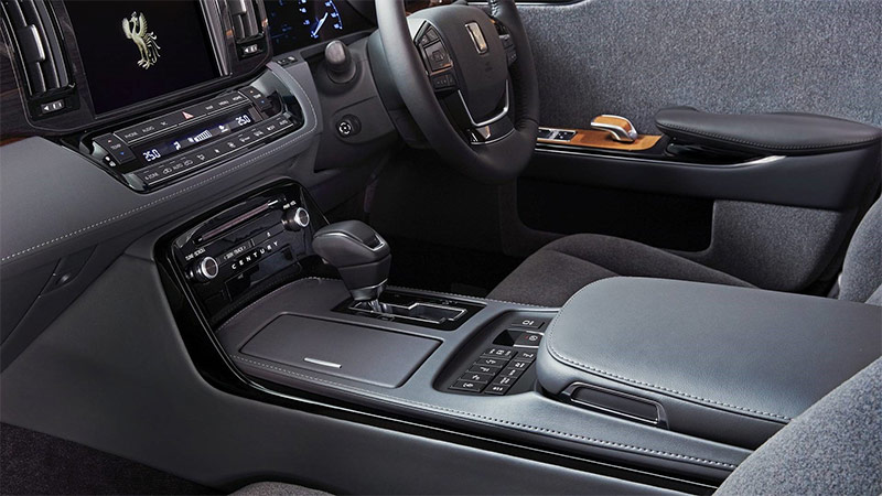 The 2018 Toyota Century — Japan’s answer to Rolls-Royce: 2018 Toyota Century cockpit