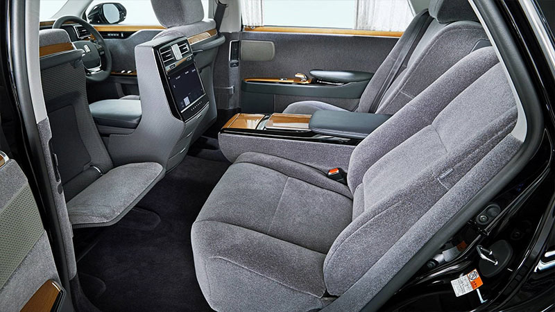 The 2018 Toyota Century — Japan’s answer to Rolls-Royce: 2018 Toyota Century rear seat area