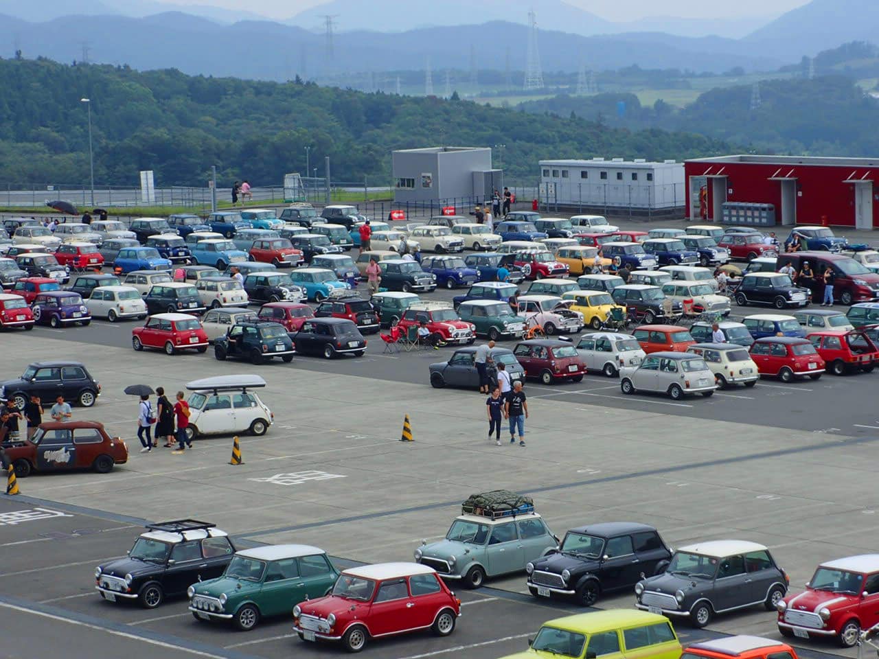 Mini-Fest-2019-PHOTO-1-Beautiful-Classic-Minis-at-Fuji-Speedway-in-Japan