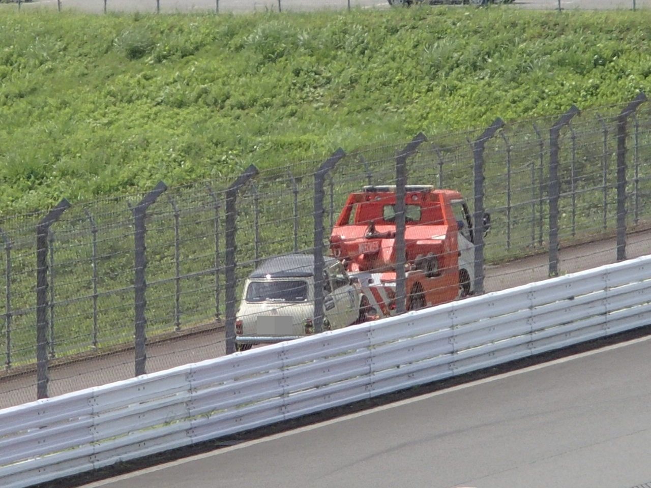 Mini-Fest-2019-PHOTO-13.-Mini-towed-off-track-at-Fuji-Speedway