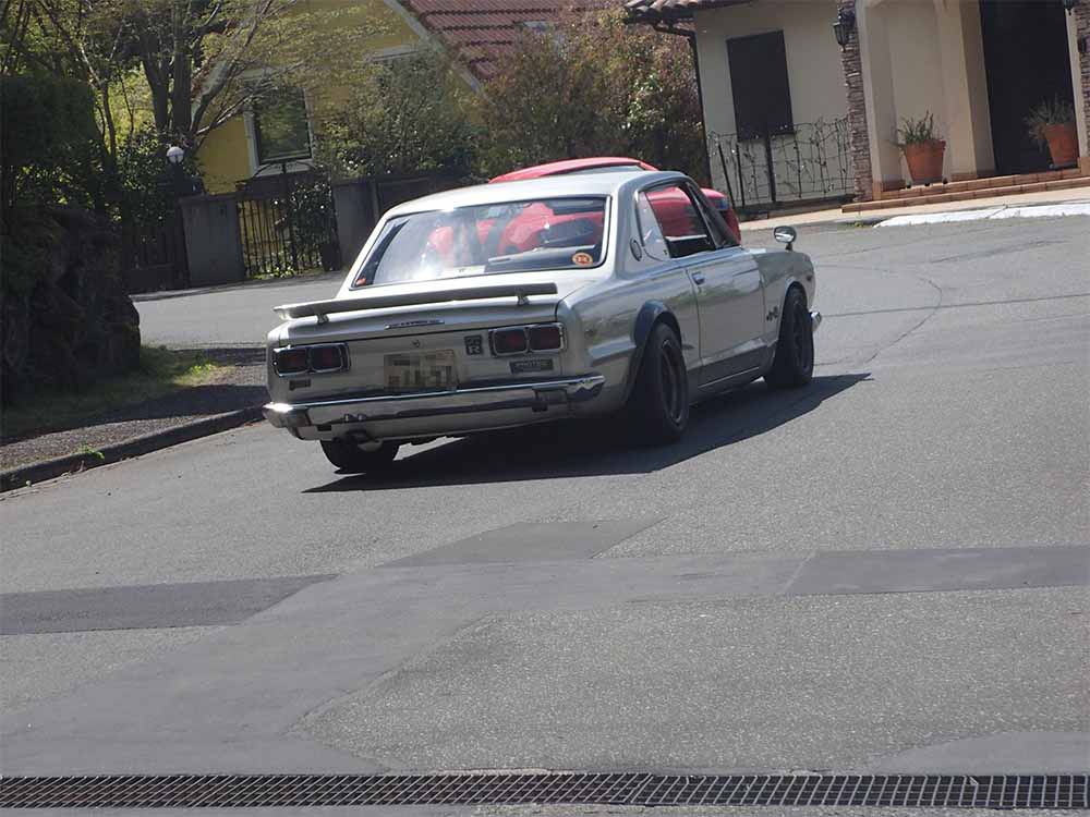 Driving review of Tuned Hakosuka Skyline in Japan. Box Skyline. Japan Car Direct