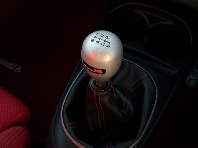 S and E Honda Integra R-Type DC-5 In Text Photo 5. 6 speed DC-5 trans. Buy direct from Japan with JCD