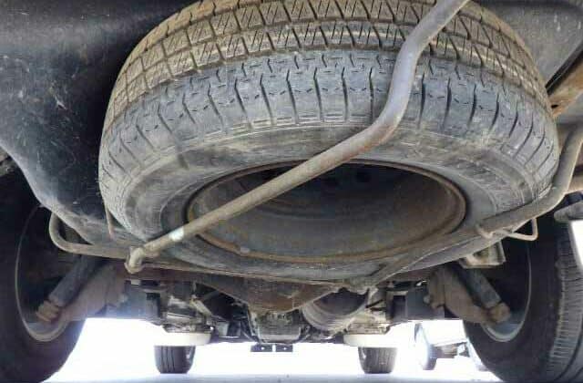 17-Toyota-Hiace-Van-R100-Want-used-Hiace-van.-Underbody-clean.-Full-size-spare.-25-year-old-van-640x456