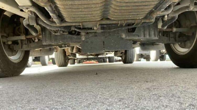 19-Toyota-Hiace-Van-R100-Want-used-Hiace-van.-Underbody-clean.-No-bottoming-signs.-Super-clean-used-25-year-old-van-756x456