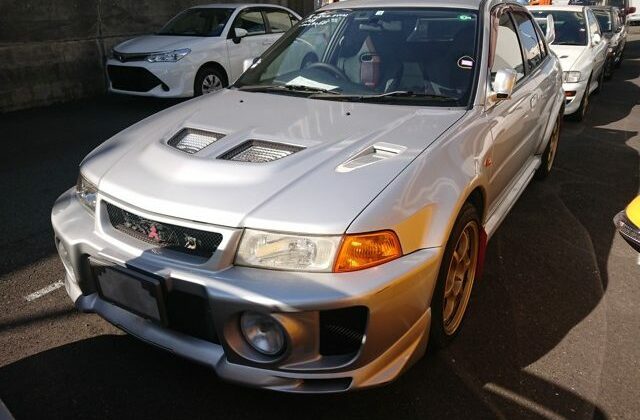 1-Lancer-GSR-Evolution-V-from-Japan.-Used-Japanese-Supercar-imported-to-New-Zealand-640x456