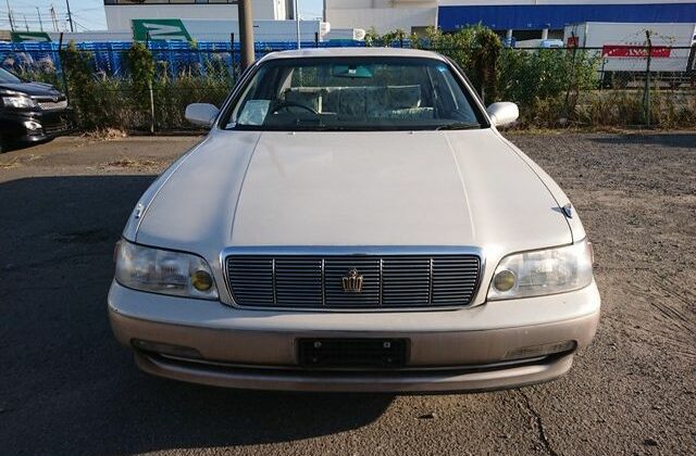 1-Three-Liter-Crown-Majesta-JZS-140-Series-Front-View