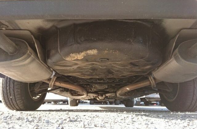 10-Three-Liter-Crown-Majesta-JZS-140-Series-underbody-clear