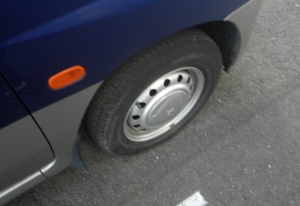 10-Tires-good-on-used-car-from-Japan-imported-to-USA-Canada-UK-Australia-New-Zealand