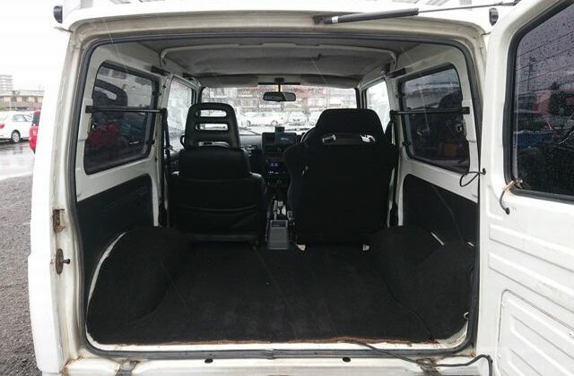 11-1993-Suzuki-Jimny-tuners-dream-simple-interior