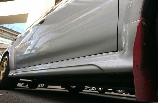 11-Lancer-GSR-Evolution-V-from-Japan.-Used-Lancer-Evo-to-New-Zealand-via-Japan-Car-Direct.-Clean-right-front-sill-640x456