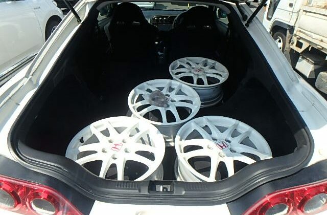 12-Honda-Integra-R-Type-DC-5-from-Japan.-Original-wheels-come-with-the-car-as-internal-cargo-shipped-to-Canada-640x456