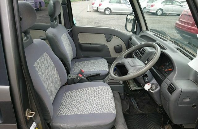 12-Subaru-Sambar-Diaz-front-cabin-great-condition-low-mileage-640x456