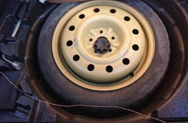 12-Toyota-Soarer-Z30-LexusSC300-1996-car-imported-direct-from-Japan-via-JCD.-Clean-spare-wheel-well-640x456