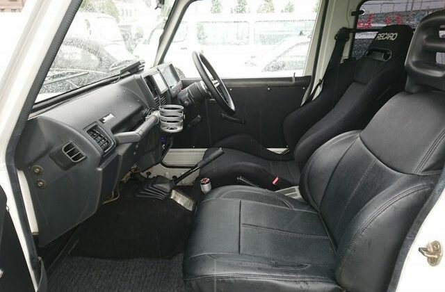 13-1993-Suzuki-Jimny-tuners-dream-front-passenger-seat