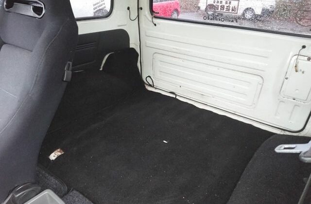 14-1993-Suzuki-Jimny-tuners-dream-load-bay