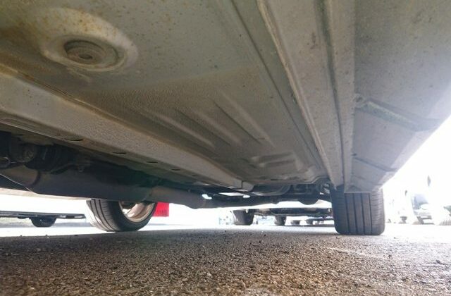 14-Lancer-GSR-Evolution-V-from-Japan.-Used-Lancer-Evo-to-New-Zealand-via-Japan-Car-Direct.-Underbody-from-left-front-640x456