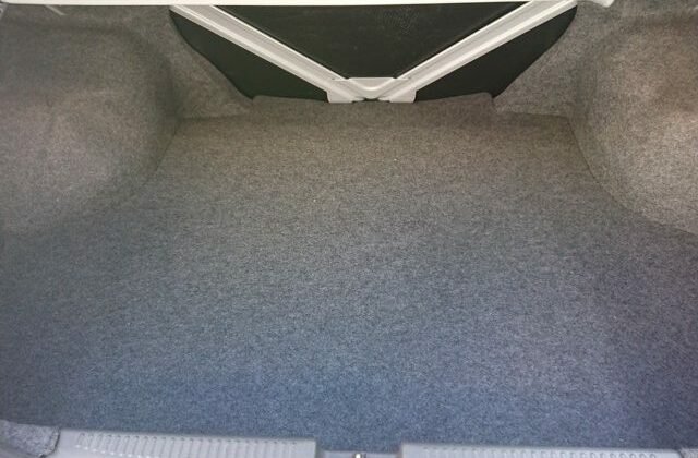 16-Lancer-GSR-Evolution-V-from-Japan.-Used-Lancer-Evo-for-import-from-Japan-via-Japan-Car-Direct.-BootTrunk-clean-640x456