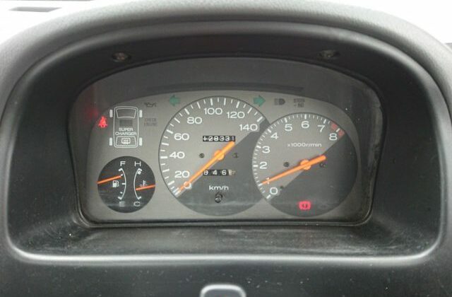 16-Subaru-Sambar-Diaz-cluster-gauge-140km-per-hour-low-mileage-640x456