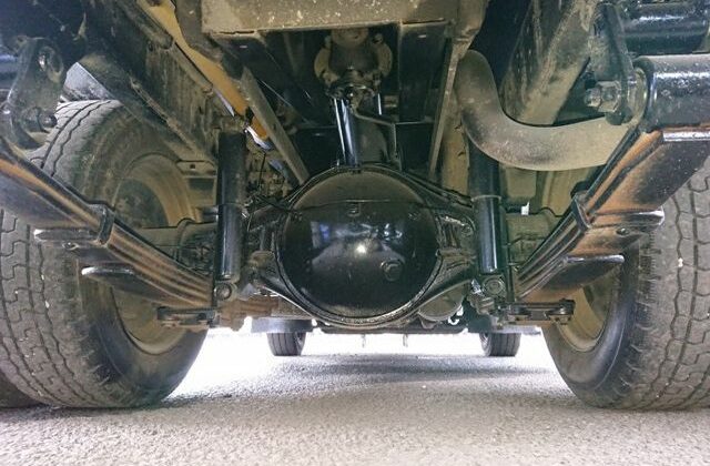 17-2006-Mitsubishi-Canter-Dump-Truck.-Underbody-view-with-flash-of-differential.-Clean-underbody