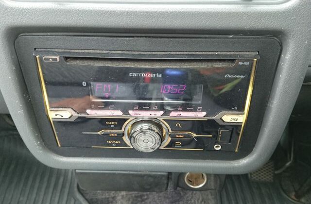 17-Subaru-Sambar-Diaz-aftermarket-Stereo-system-center-console-640x456