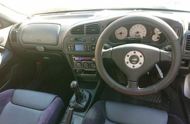19-Lancer-GSR-Evolution-V-from-Japan.-Used-Lancer-Evo-for-import-from-Japan-via-Japan-Car-Direct.-Interior-cockpit-driver-side-640x456