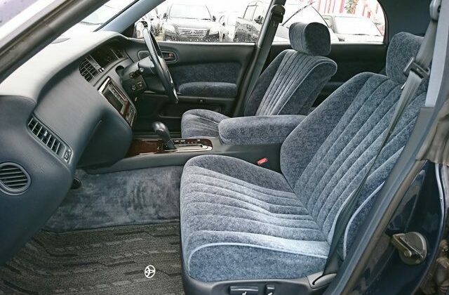 1994-Crown-Majesta-016-640x456
