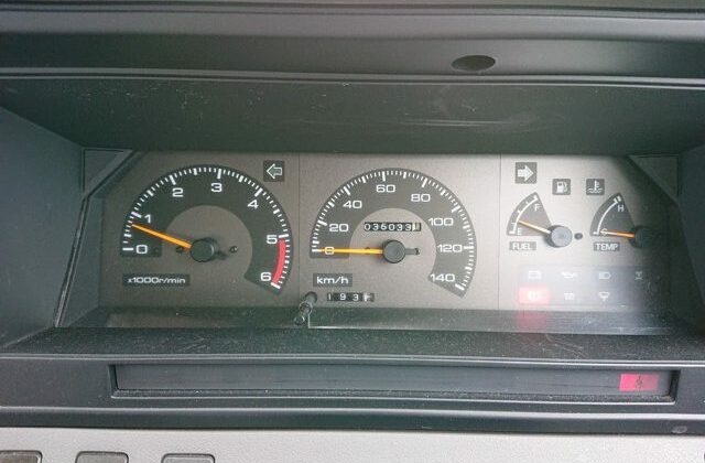 1994-Nissan-Homy-meters-640x456