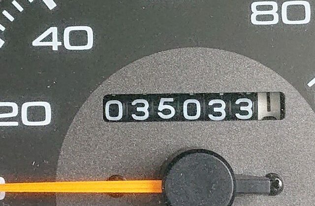 1994-Nissan-Homy-mileage-640x456