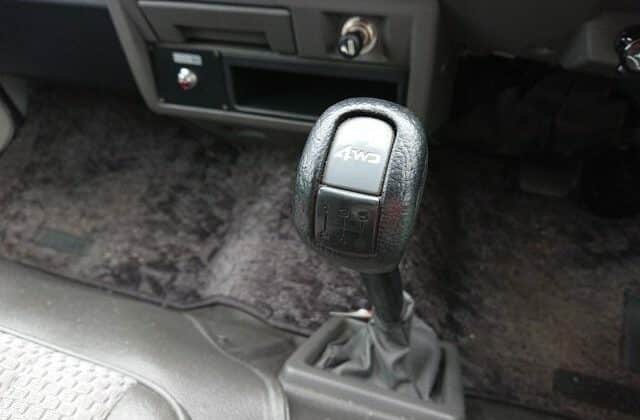 1994-Nissan-Homy-stick-shift-640x456