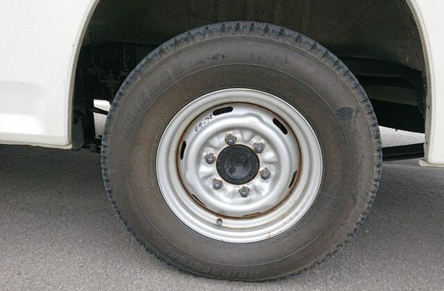 1994-Nissan-Homy-wheel-640x456
