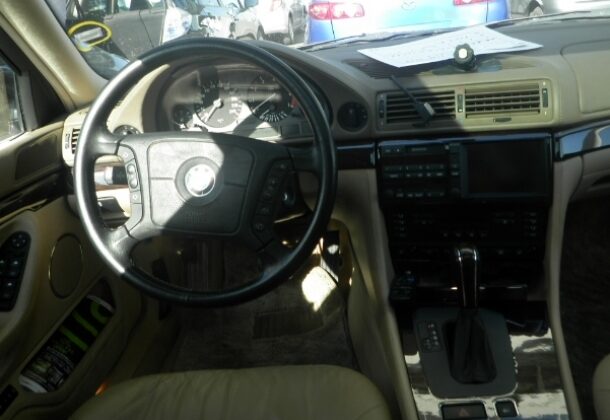 1997-BMW-L7-cockpit