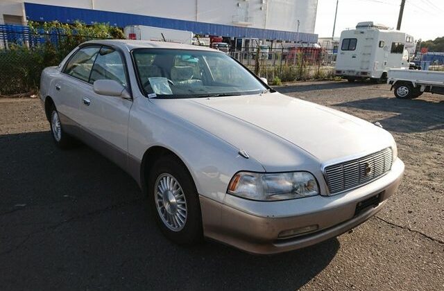 2-Three-Liter-Crown-Majesta-JZS-140-Series-beautiful-lines