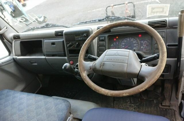 20-2006-Mitsubishi-Canter-Dump-Truck.-Front-dash-drivers-side