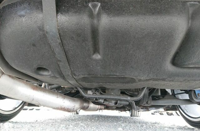 2000-Nissan-Stagea-260RS-Autech-Version-underneath-640x456