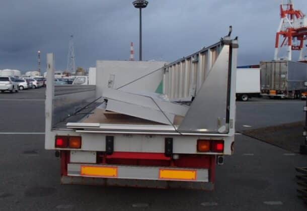 2005-Nissan-UD-Condor-5-ton-Wing-Opening-Truck-Import-from-Japan.-Wing-Truck-Body-Partial-Disassembly-for-RoRo-Shipping-of-Used-Box-Van-Truck.-Rear-View