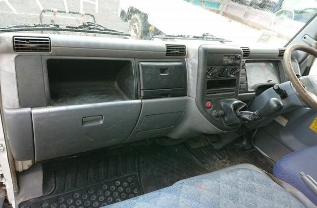 21-2006-Mitsubishi-Canter-Dump-Truck.-Front-dash-passengers-side