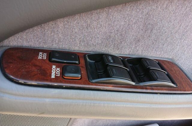 21-Toyota-Celsior-UCF-10-Body-Type-Lexus-LS400-640x456