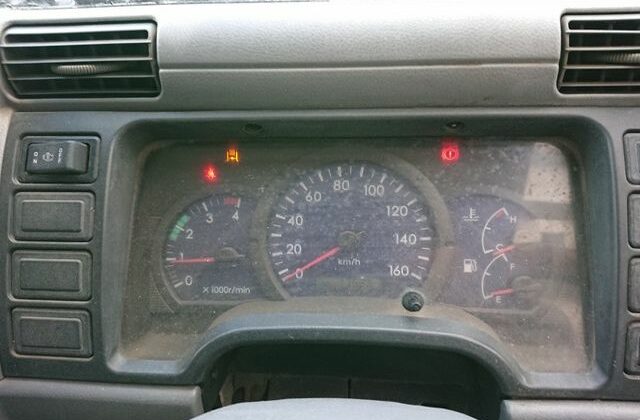 22-2006-Mitsubishi-Canter-Dump-Truck.-Instrument-cluster
