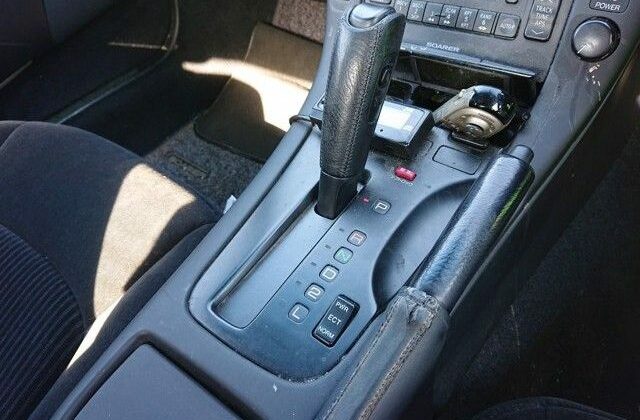 24-Toyota-Soarer-Z30-LexusSC300-can-import-to-Australia.-Ergonomic-shifter-gives-good-Lexus-feel-640x456