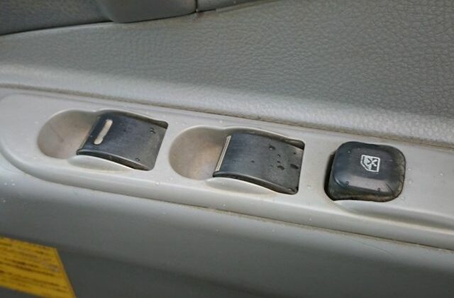 25-2006-Mitsubishi-Canter-Dump-Truck.-Power-window-controls.-Simple-and-clean