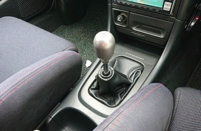 25-Integra-R-Type-import-from-Japan-to-USA.-Shifter-and-Center-console-lower.-Clean-car.-Japan-Car-Direct-640x456