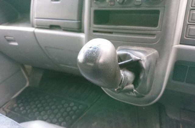 27-2006-Mitsubishi-Canter-Dump-Truck.-Gear-shift-lever-dashboard-mounted-in-7th-gen-Canter-imported-used-from-Japan
