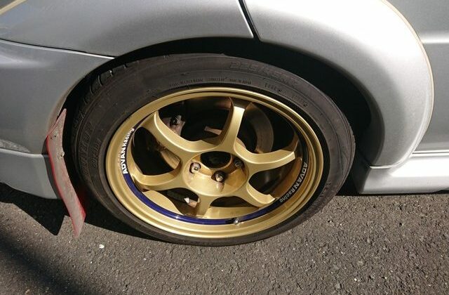 28-Lancer-GSR-Evolution-V-from-Japan.-Good-condition-Used-Lancer-Evo-self-import-from-Japan-via-JCD.-Advan-Racing-wheels-640x456