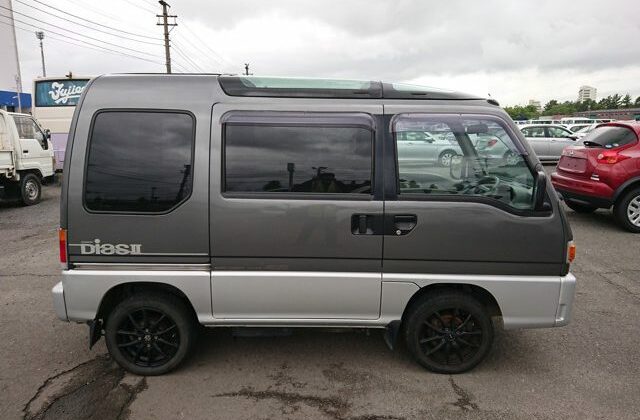 3-Subaru-Sambar-Diaz-right-side-decal-large-windows-moon-roof-640x456
