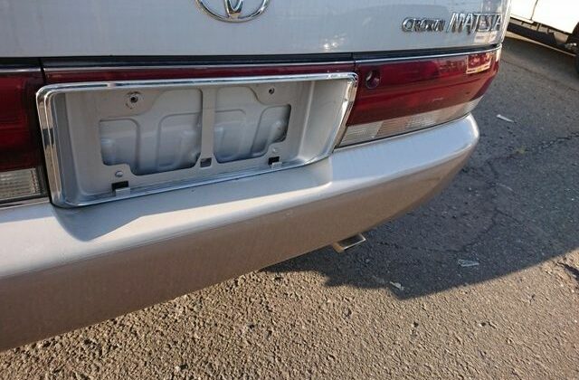 30-Three-Liter-Crown-Majesta-JZS-140-Series-license-plate-holder-clean