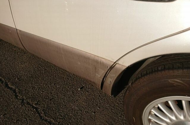 32-Three-Liter-Crown-Majesta-JZS-140-Series-rear-left-arch-small-scuff